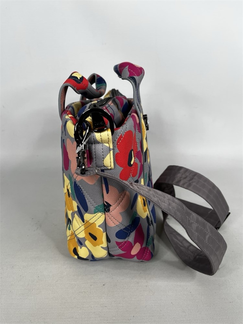 lug Floral Quilted Tote - Gray, Yellow, Red, Navy, Pink - Picture 6 of 9